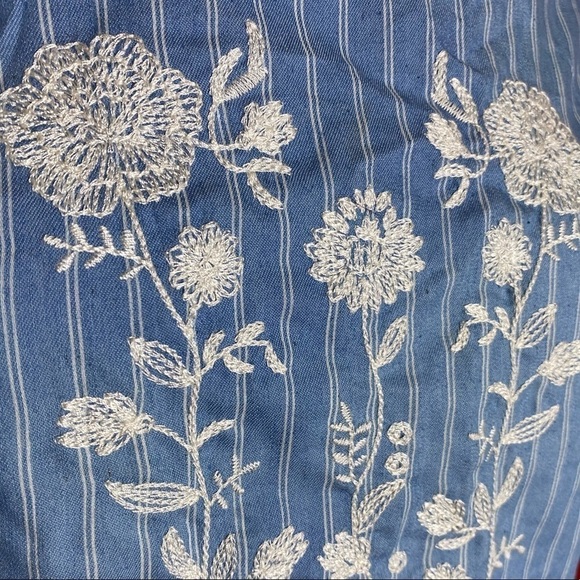 Harper High Neck Tank Top Chambray Embroidered Blue Floral Embroidery Size XL - Picture 8 of 11